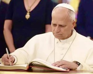 EL CONGRESO SIGUE EN SHOCK TRAS EL ‘RAPAPOLVOS’ PAPAL.
