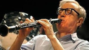 TOCO EL SAXO EN UN BURDEL