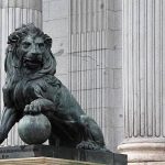 ¿SABÍAS QUE LOS LEONES DEL CONGRESO SON CAÑONES FUNDIDOS DE MARROQUÍES QUE HABÍAN ASALTADO CEUTA?